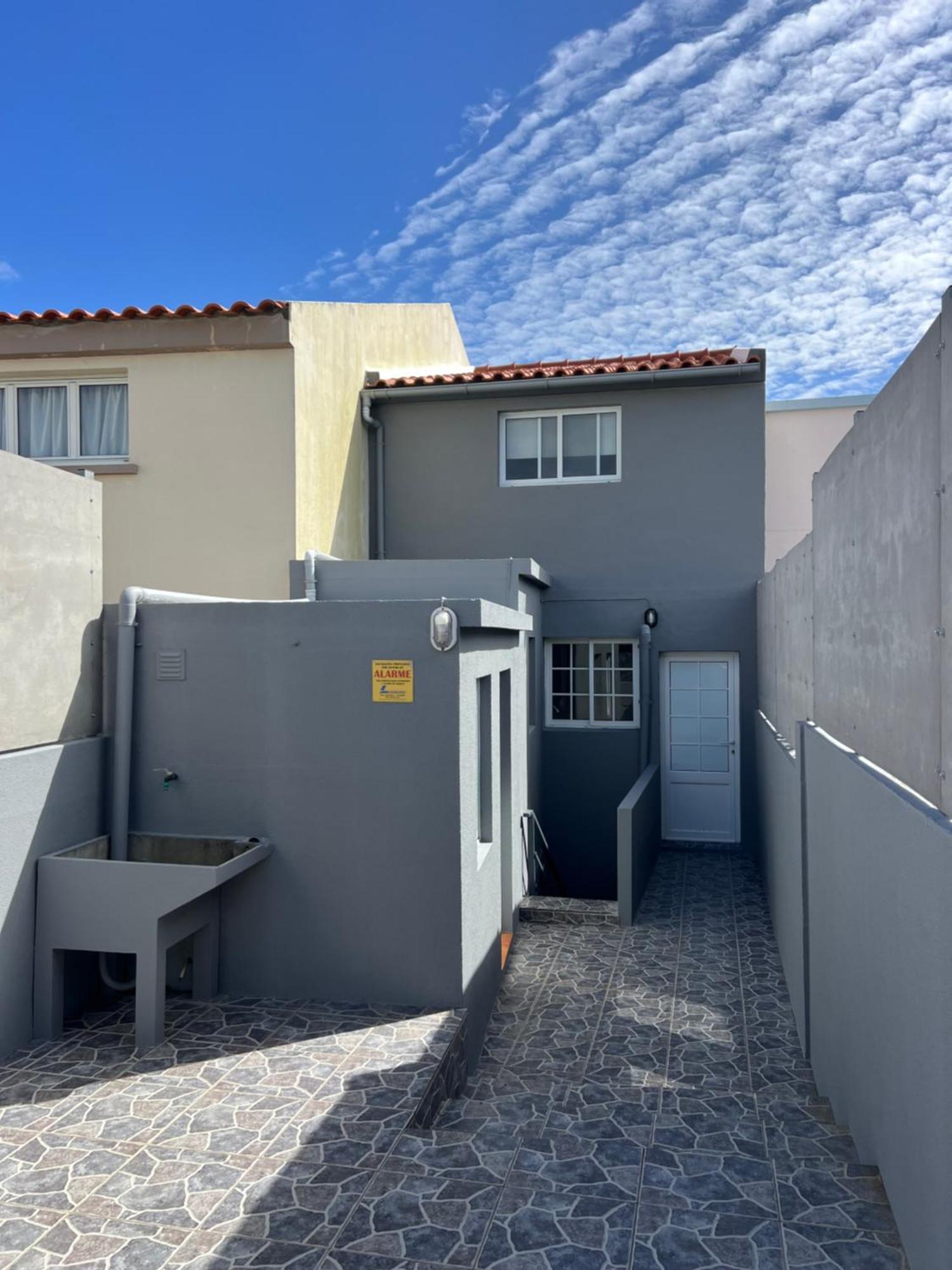 Casa A 2 Minutos A Pe De Piscina Natural Ponta Delgada - Açores Exterior foto