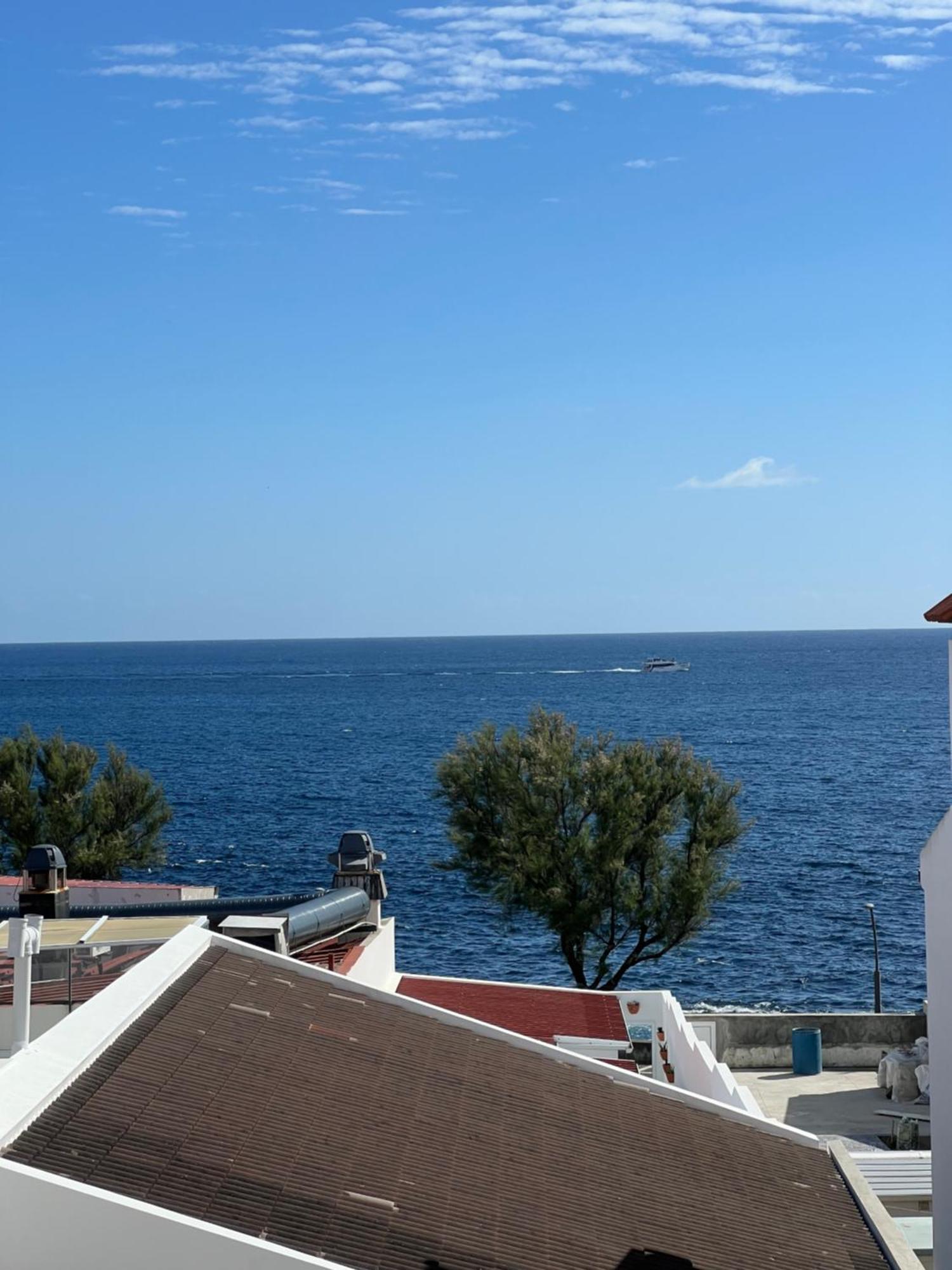 Casa A 2 Minutos A Pe De Piscina Natural Ponta Delgada - Açores Exterior foto