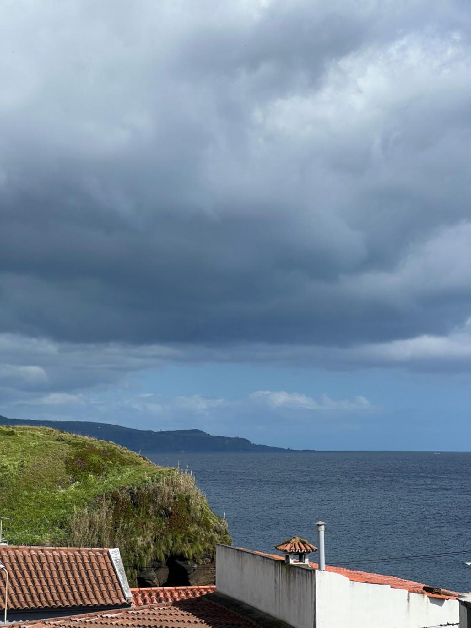 Casa A 2 Minutos A Pe De Piscina Natural Ponta Delgada - Açores Exterior foto