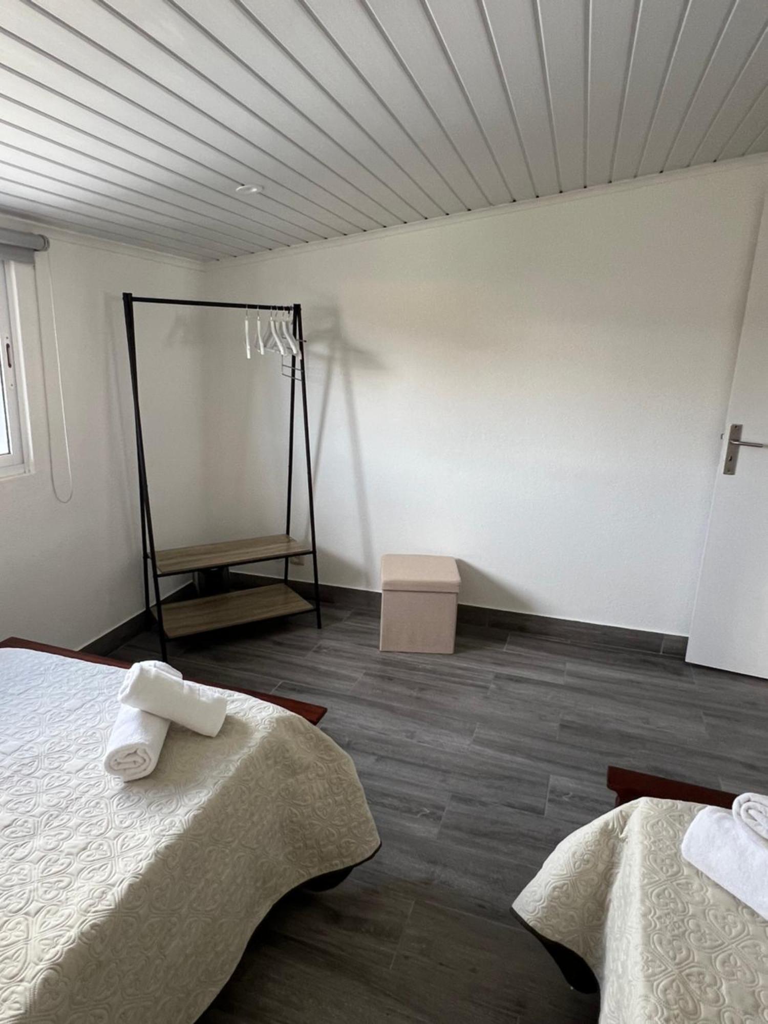 Casa A 2 Minutos A Pe De Piscina Natural Ponta Delgada - Açores Exterior foto