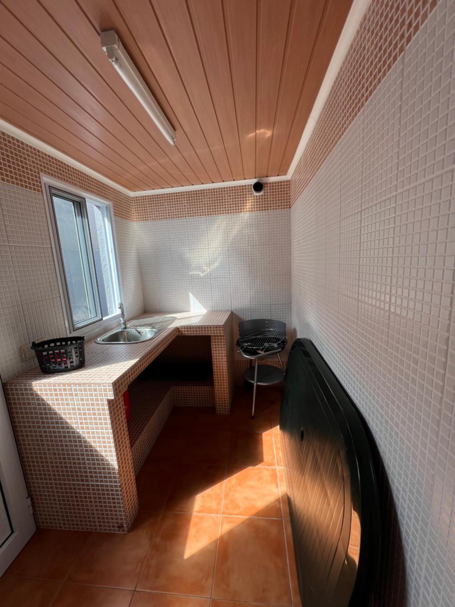 Casa A 2 Minutos A Pe De Piscina Natural Ponta Delgada - Açores Exterior foto